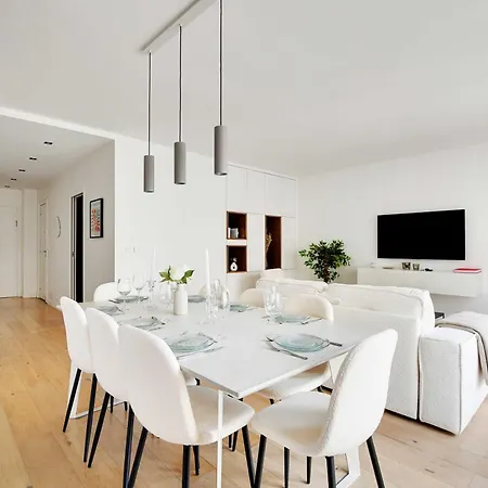 Modernity And Class In This Cocoon With Balcony Lägenhet Paris