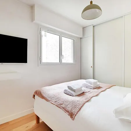 Modernity And Class In This Cocoon With Balcony *